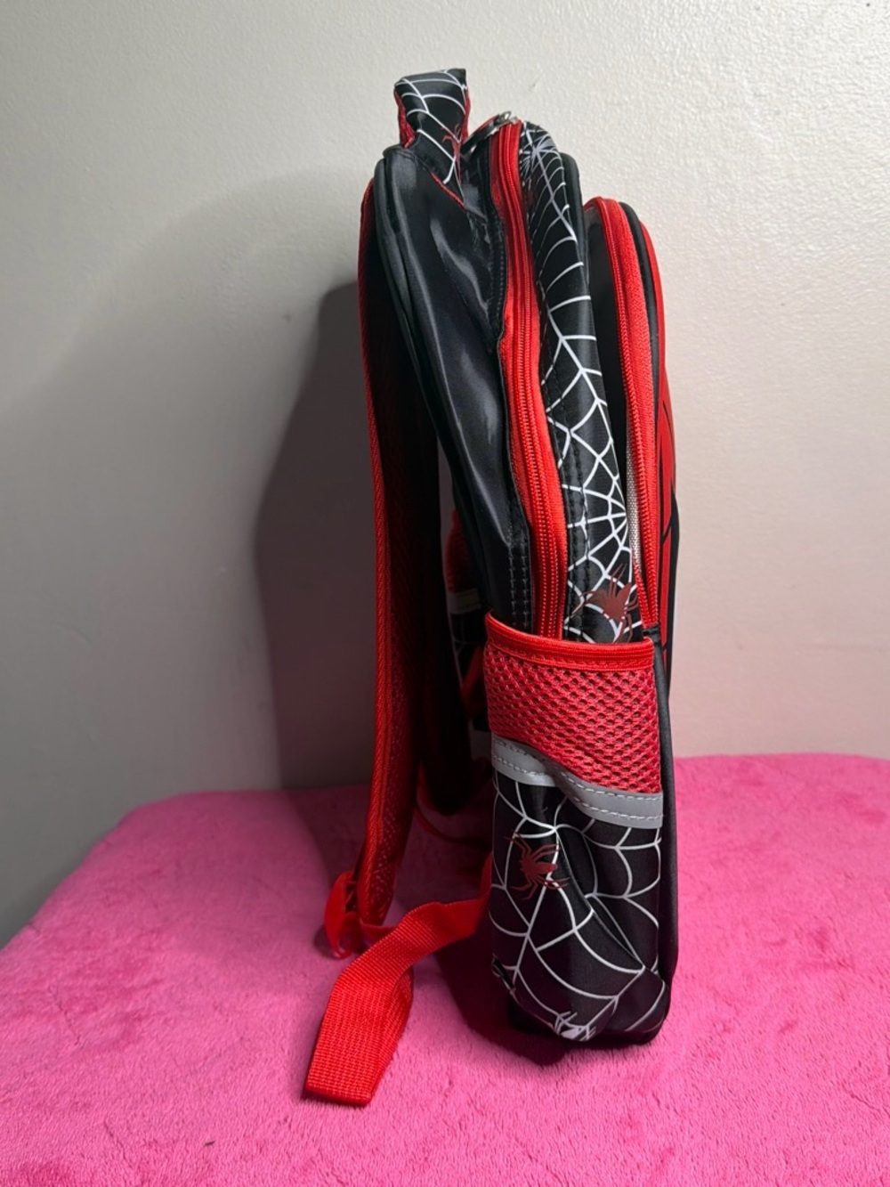 Red Spider-Man Kids Backpack - Picture 7 of 7